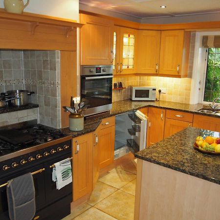 Hectors House Comfortable 4 Bed House In Mature Gardens 옐버턴 외부 사진