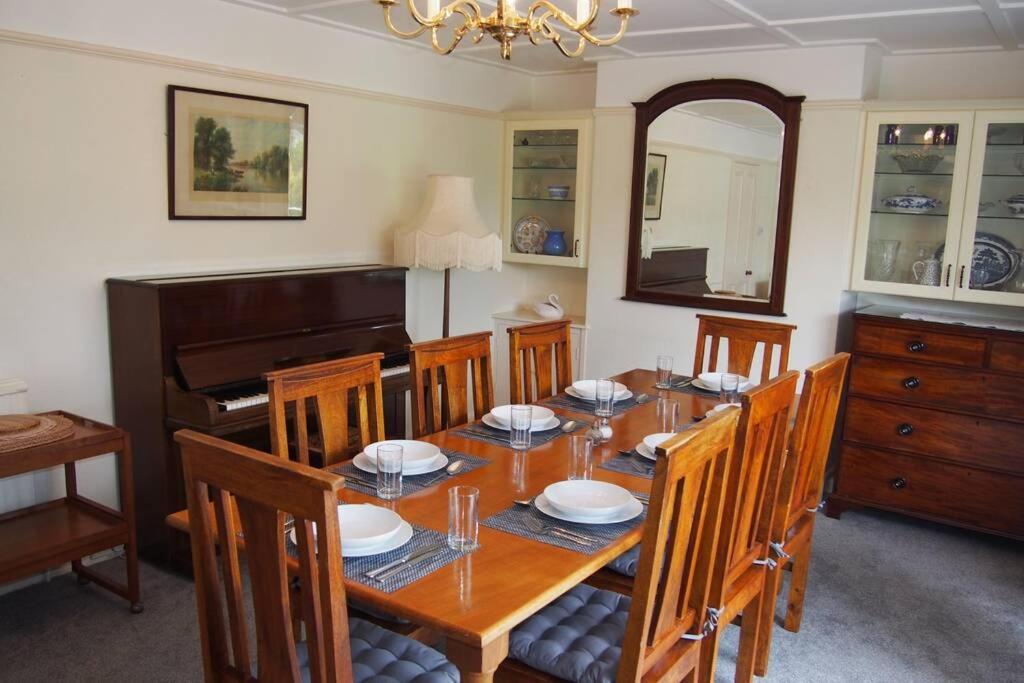 Hectors House Comfortable 4 Bed House In Mature Gardens 옐버턴 외부 사진
