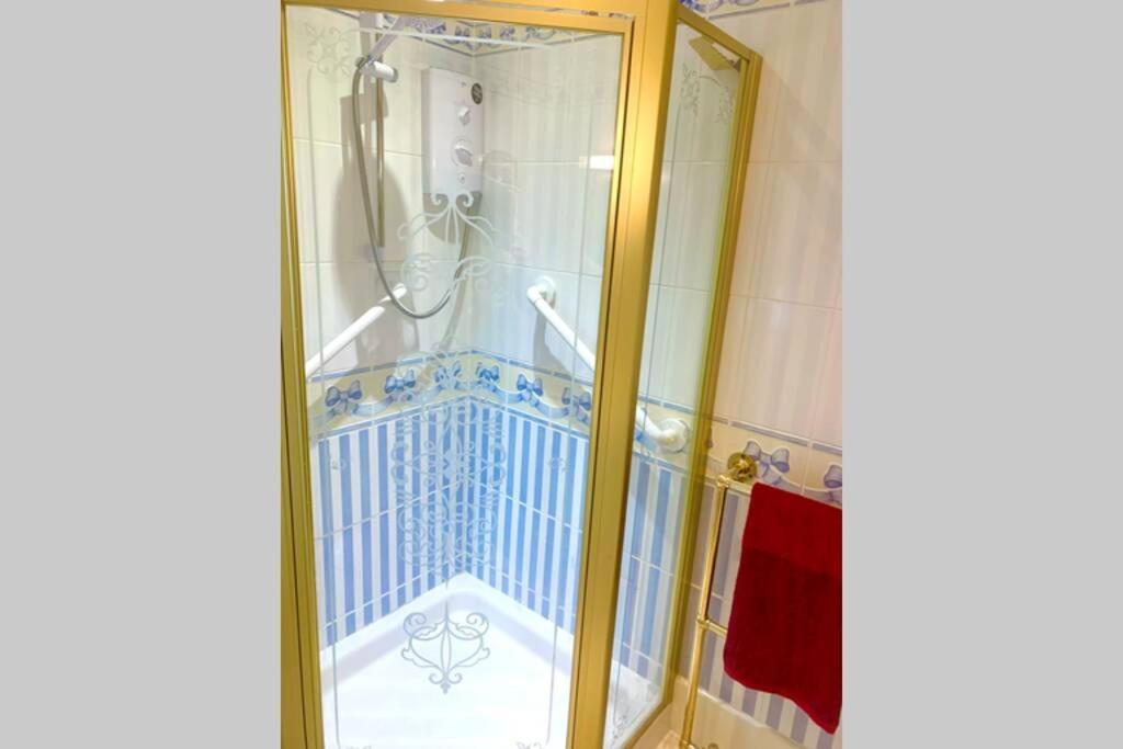 Hectors House Comfortable 4 Bed House In Mature Gardens 옐버턴 외부 사진