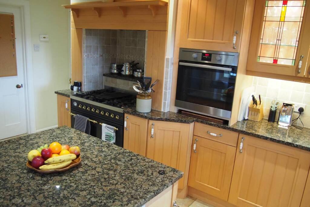 Hectors House Comfortable 4 Bed House In Mature Gardens 옐버턴 외부 사진