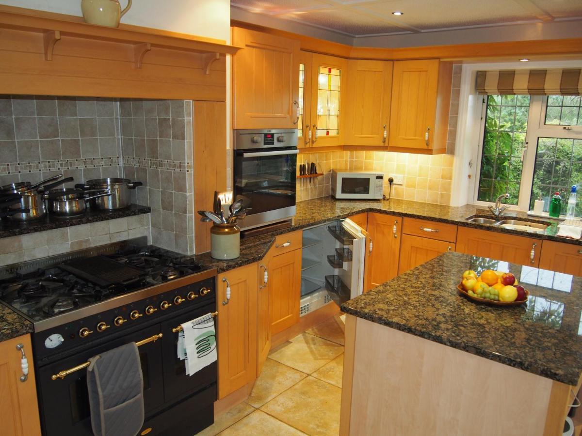 Hectors House Comfortable 4 Bed House In Mature Gardens 옐버턴 외부 사진